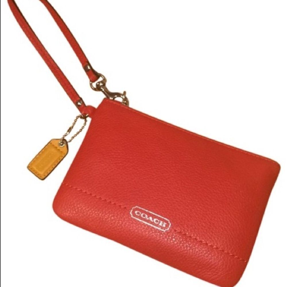 ✨ 4xHP✨Coach
Red Leather Wristlet✨